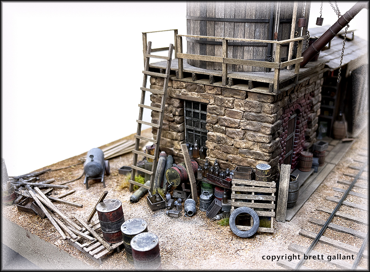 SierraWest Scale Models O Scale Water Tank and Handcar Shed